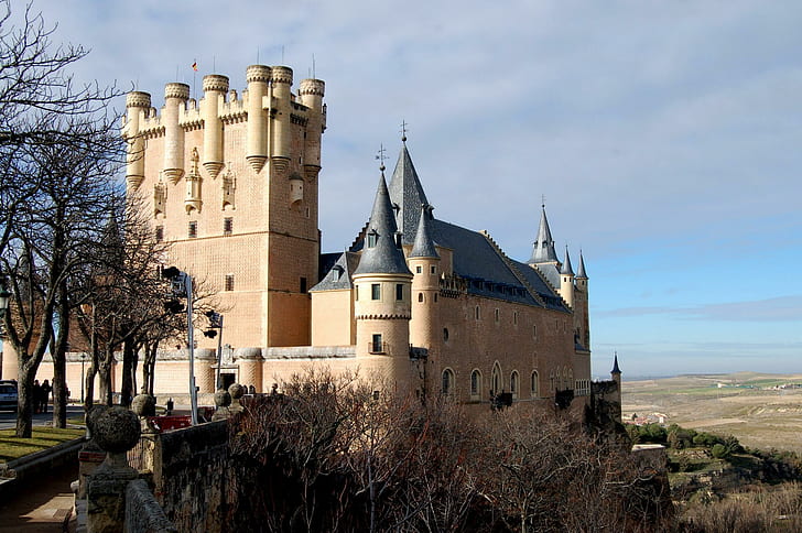 Alcazar Of Segovia, spain, castle, alcazar, segovia, beautiful, ancient, trees, pretty, fortress, hill, stone, animal, HD wallpaper