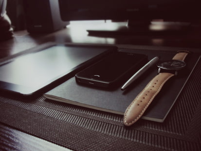 rund svart analog klocka med brunt läderrem, iphone, ipad, äpple, klockor, penna, penna, stil, HD tapet HD wallpaper