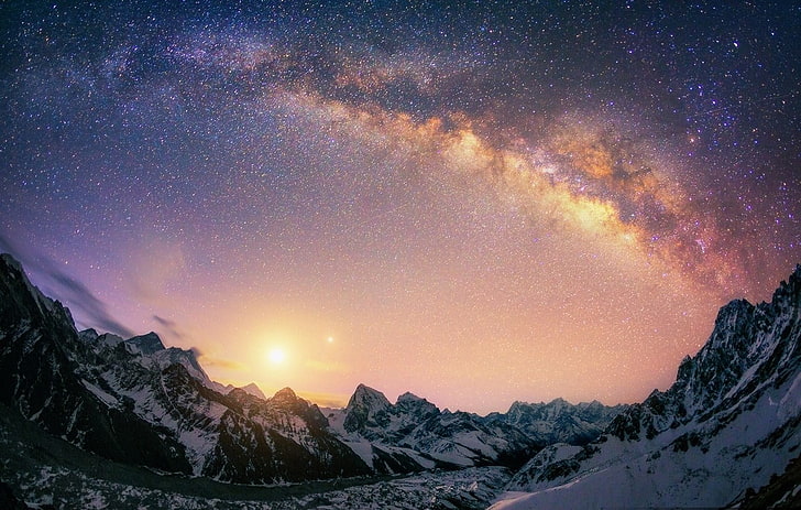 montaña blanca bajo la noche estrellada, paisaje, naturaleza, Vía Láctea, galaxia, montañas, nieve, Himalaya, Nepal, larga exposición, luz solar, estrellas, Fondo de pantalla HD