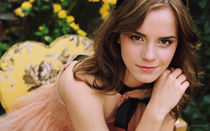 Emma Watson, Emma Watson, ผู้หญิง, นักแสดง, ผมสีน้ำตาล, ตาสีน้ำตาล, คนดัง, ยิ้ม, กำลังมองหาผู้ชม, ผมยาว, วอลล์เปเปอร์ HD
