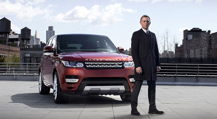 2014 Range Rover Sport - Джеймс Бонд, мъжко черно палто с черен панталон и червен SUV Range Rover, автомобили, Land Rover, HD тапет