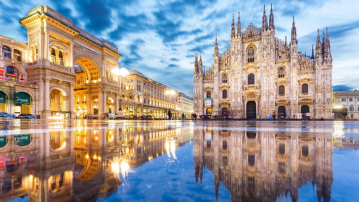 イタリア、アーチ、水たまり、ロンバルディア、ミラノ、ヨーロッパ、建物、大聖堂、通り、夜、反射、歴史、観光、都市景観、水、空、ミラノ大聖堂、観光名所、都市、ランドマーク、 HDデスクトップの壁紙