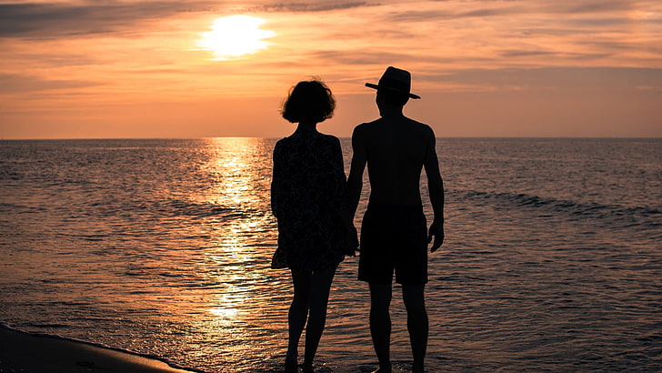 silhouette of man and woman, love, romance, relationships, sea, summer, couple, girl, man, hands, sunset, sun, sky, dusk, HD wallpaper