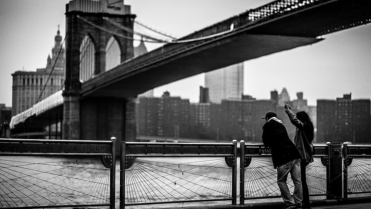 jeans masculino, monocromático, ponte, ponte do Brooklyn, pessoas, cidade de Nova York, HD papel de parede