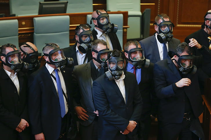 Kosovo, máscaras de gás, ternos, política, HD papel de parede