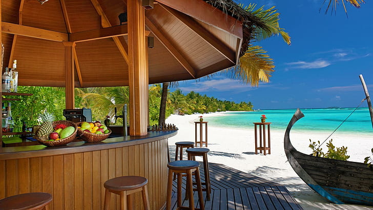 Невероятен бар на екзотичния остров, кафяви дървени кръгли бар столове, плажове, 1920x1080, пясък, остров, лодка, плодове, лято, HD тапет