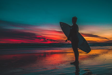 biała deska surfingowa, surfer, surfing, brzeg, zachód słońca, zmierzch, Tapety HD HD wallpaper