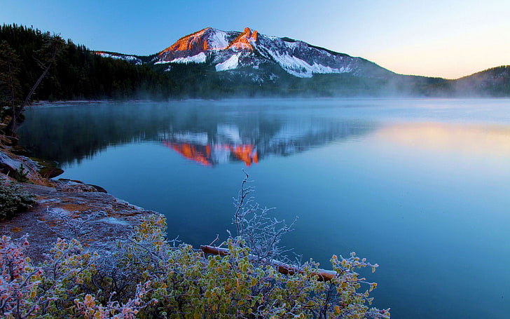 nature, landscape, lake, sunset, mountains, mist, frost, snowy peak, Oregon, shrubs, trees, water, calm, HD wallpaper