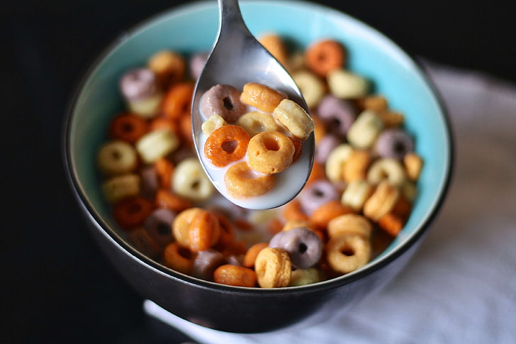 bowl, breakfast, cereal, cheerios, child, childhood, children, colorful, eating, food, happy, healthy, home, kid, kitchen, meal, milk, morning, nutrition, spoon, table, HD wallpaper