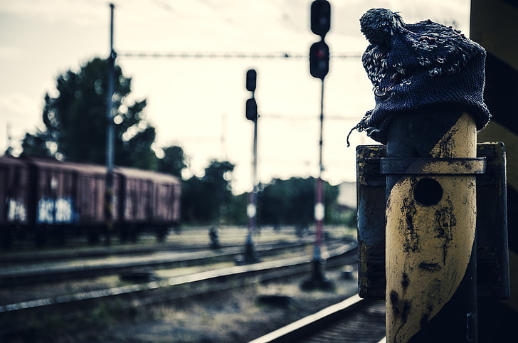 kereta api, stasiun kereta api, tua, karat, halaman rel, kedalaman lapangan, Pripyat, Ukraina, topi wol, topi, kereta api, Wallpaper HD