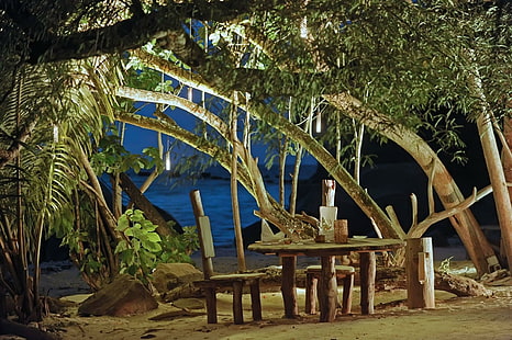 Вечерний романтический ужин на пляже, коричневый деревянный патио, острова, ужин, лагуна, южная часть Тихого океана, Фиджи, пляж, романтика, песок, океан, столовая, ресторан, остров, вид, HD обои HD wallpaper