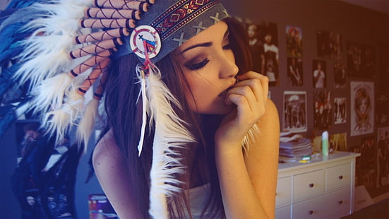 white and black native American hat, brunette, feathers, Melanie Iglesias, headdress, HD wallpaper HD wallpaper