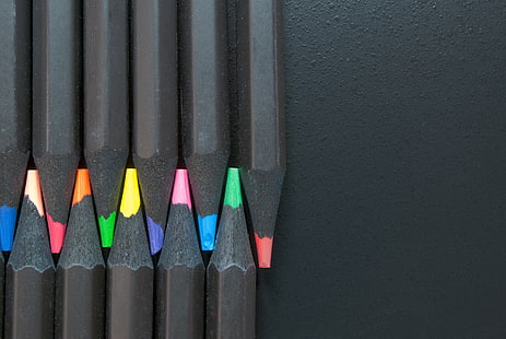 моливи от различни цветове, цветни моливи, заточени, минимализъм, HD тапет HD wallpaper