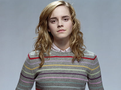 Emma Watson, Hermione Granger, Harry Potter, film, wanita, berambut pirang, latar belakang sederhana, mata cokelat, menatap penonton, Wallpaper HD HD wallpaper