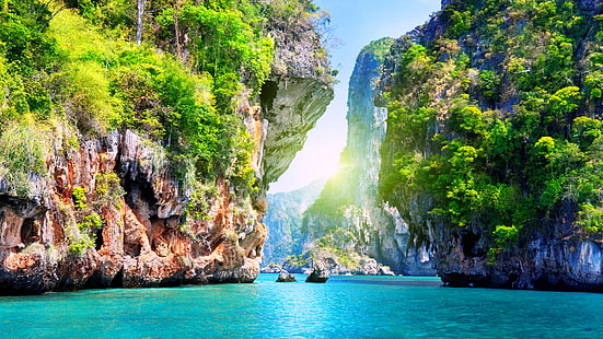 две планини с дървета, заобиколени от водно тяло през деня, Тайланд, 5k, 4k тапет, 8k, Патая, плаж, океан, планини, най-добрите места за гмуркане в света, HD тапет HD wallpaper