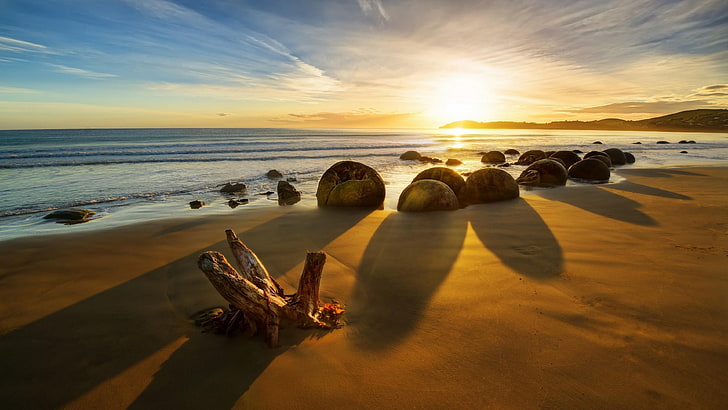 lever du soleil, plage de koekohe, rochers moeraki, nouvelle-zélande, lumière du soleil, sable, aube, calme, côte, mer, matin, océan, plage, eau, ciel, horizon, rive, plan d'eau, Fond d'écran HD