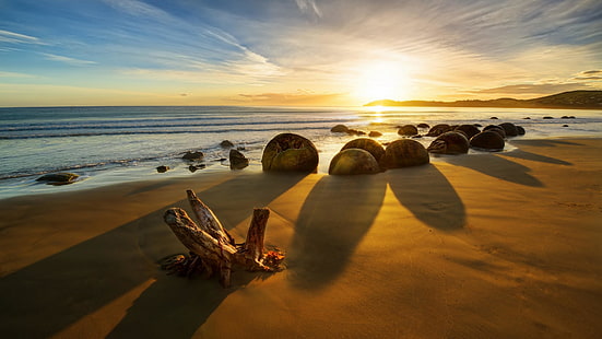 soluppgång, Koekohe-stranden, Moeraki-stenblock, Nya Zeeland, solljus, sand, gryning, lugn, kust, hav, morgon, hav, strand, vatten, himmel, horisont, strand, vattensamling, HD tapet HD wallpaper
