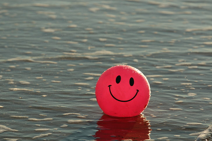 розовый шар, воздушный шар, улыбка, смайлик, счастливый, вода, HD обои