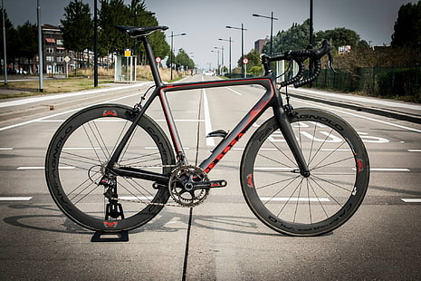 bici da strada rigida nera e rossa, bicicletta, fibra di carbonio, strada, ruote, Sfondo HD HD wallpaper