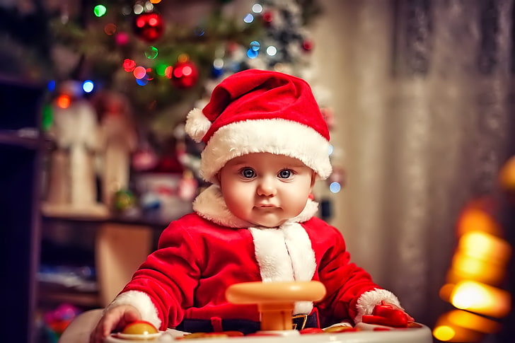 kostum Santa Claus balita, lihat, lampu, liburan, pohon, tahun baru, anak, bayi, Natal, bahagia, setelan kecil Santa Claus, Wallpaper HD