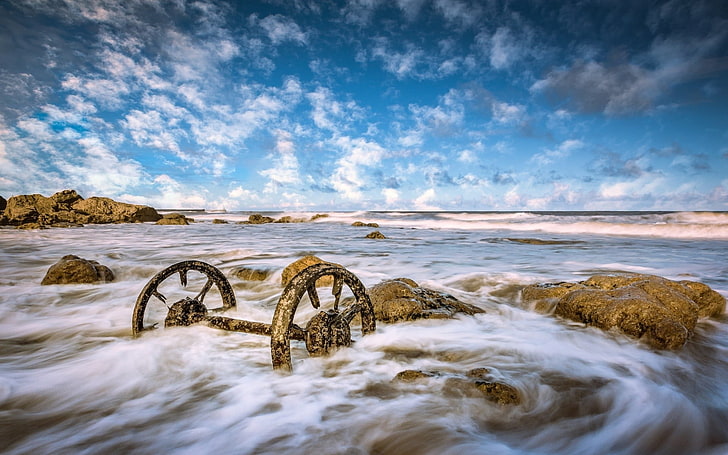 foto batu yang ditutupi oleh air, pantai, laut, logam, langit, alam, awan, Wallpaper HD