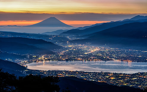 Flygfoto över stad, stad i Japan under natten, natur, landskap, stadsbild, dimma, Japan, berg, moln, Fuji-berget, kväll, stad, hamnar, ljus, dal, hav, HD tapet HD wallpaper