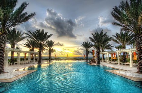 piscina enterrada entre palmeras durante el día, piscina, playa, palmeras, mar, paisaje, nubes, amarillo, azul, verde, naturaleza, Florida, Fondo de pantalla HD HD wallpaper