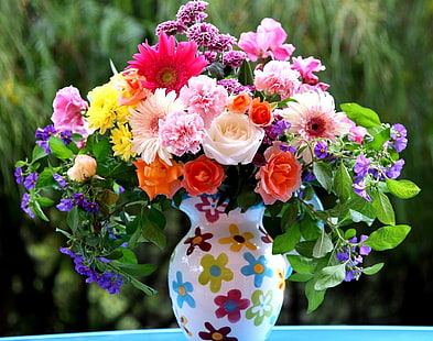 arrangement de couleurs assorties de fleurs pétales, roses, gerberas, oeillets, fleurs, bouquet, mélanger, pichet, Fond d'écran HD HD wallpaper