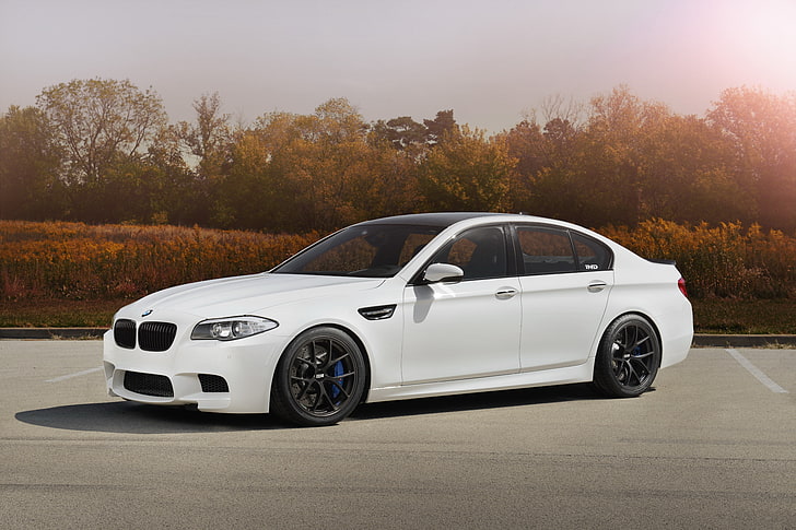white BMW sedan, white, BMW, Parking, wheels, bbs, f10, sports sedan, carbon fiber roof, HD wallpaper