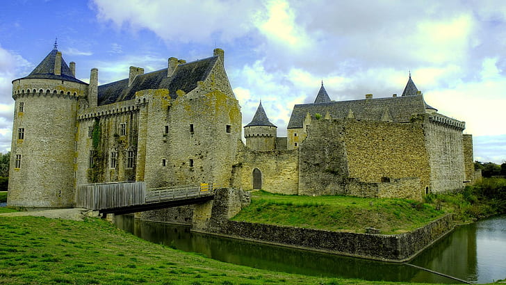 Beautiful Old Castle, castle, moat, bridge, clouds, animals, HD wallpaper