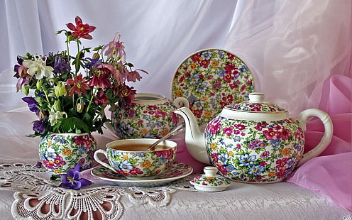 หม้อชาเซรามิกลายดอกไม้หลากสีแก้วและจานรองถ้วยกาน้ำชาชาเครื่องครัวหุ่นนิ่ง, วอลล์เปเปอร์ HD HD wallpaper