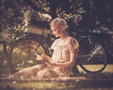 vintage, mujeres, rubia, bicicleta, mujeres al aire libre, lectura, libros, perlas, Fondo de pantalla HD HD wallpaper