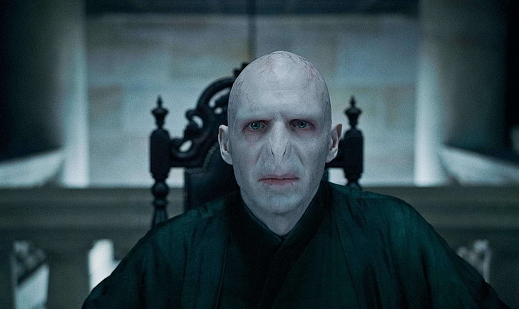 Harry Potter Lord Voldemort, spojrzenie, płaszcz, czarny charakter, zło, Harry Potter, Volan de mort, Harry Potter i Insygnia Śmierci, Tapety HD