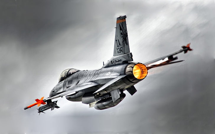 серый реактивный самолет, General Dynamics F-16 Fighting Falcon, самолет, военный самолет, реактивный истребитель, селективная окраска, форсаж, HD обои