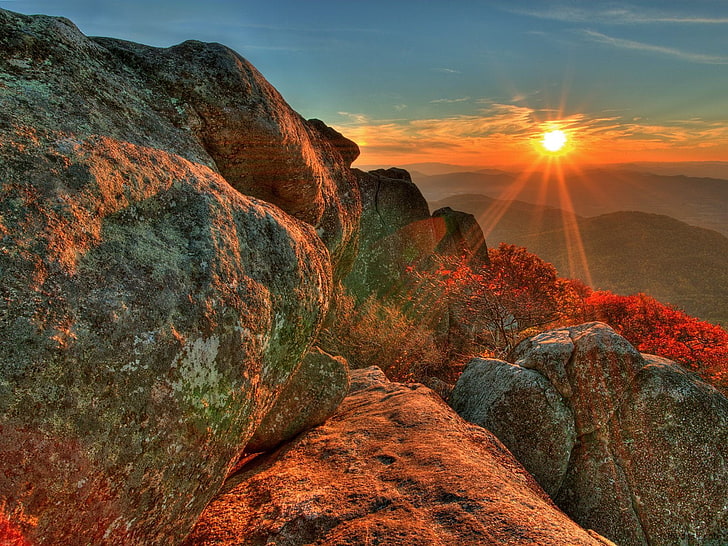 山の夕日、茶色の岩の形成、自然、風景、黄色、山、夕日、 HDデスクトップの壁紙