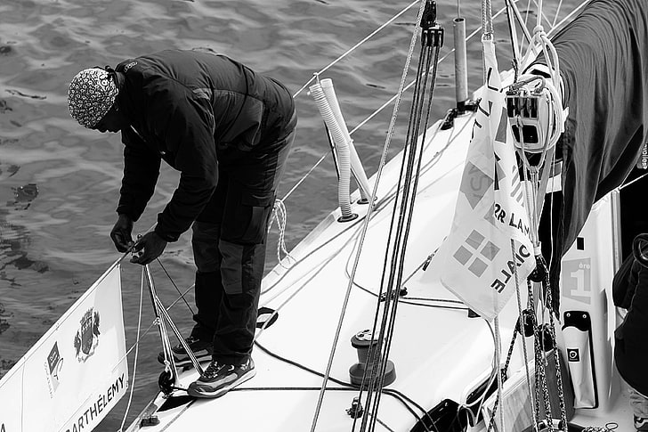 adult, black and white, boat, leisure, man, noir et blanc, ocean, outdoors, person, recreation, rope, sail, sailboat, sailing, sea, ship, transportation system, travel, vehicle, water, watercraft, yacht, HD wallpaper