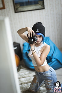 svart DSLR-kamera, Suicide Girls, Mimo Suicide, kvinnor, tatuering, gitarr, kamera, blått hår, jeans, HD tapet HD wallpaper