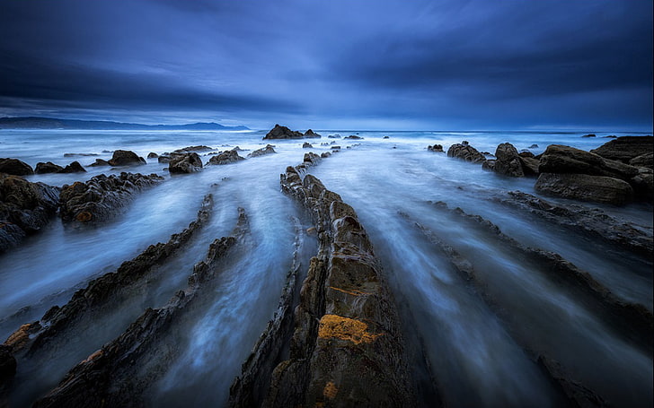 Sea Shore Rocks Fale Ocean Horizon Niebo Z Ciemnymi Chmurami Tła Pulpitu, Tapety HD