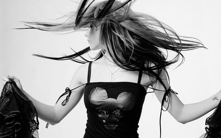 Avril Lavigne, Kleidung, Haare, Hände, Hintergrund, Frauen schwarz und grau Spaghetti Top, Avril Lavigne, Kleidung, Haare, Hände, Hintergrund, HD-Hintergrundbild