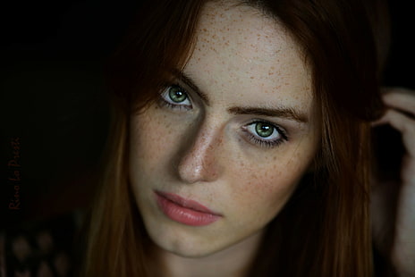 женщины, модель, лицо, портрет, веснушки, зеленые глаза, брюнетка, HD обои HD wallpaper