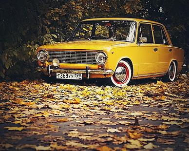 Autumn Leaves Classic HD, yellow tofas murat 121, cars, classic, leaves, autumn, HD wallpaper HD wallpaper