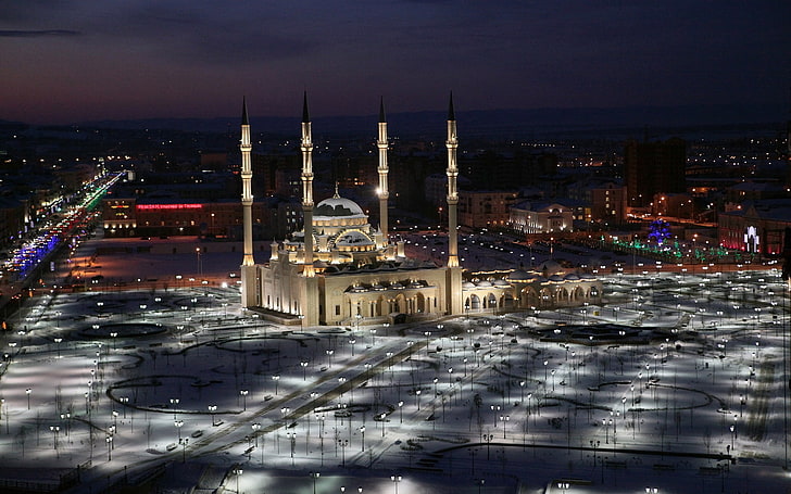 meczet z białego betonu, czeczenia, meczet, noc, światła, Tapety HD