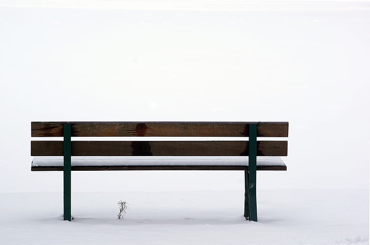 brown wooden park bench on snow, anthony, johnsons, knockin' on heaven's door, park bench, snow, neu, nieve, Osseja, Cerdanya, Cerdagne, Minimal, Composition, Simple, banc, banco, winter, invierno, hiver, herz, Cerdaña, frio, fred, cold, Silencio, bench, wood - Material, nature, outdoors, no People, HD wallpaper