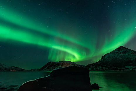 снимка на зелено небе през нощта, Aurora Borealis, снимка, зелено небе, нощно време, Норвегия, сняг, пътуване, пътуване, Tromsø, северно сияние, студ, лед, пейзаж, северно сияние, нощ, полярно сияние, звезда - Космос, астрономия, природа, арктика, синьо, планина, галактика, HD тапет HD wallpaper
