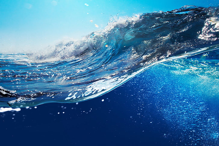 vagues de la mer, mer, eau, vagues, bleu, lumière du soleil, bulles, sous l'eau, ciel clair, Fond d'écran HD