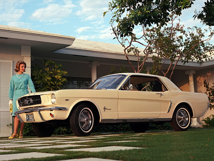 coupé Ford Mustang beige, Mustang, Ford, crema, donna, Coupé, il sogno americano, zhenshina, '1964, classici, American Dream, muscle car, Sfondo HD
