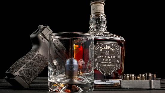  gun, trunk, black background, cartridges, whiskey, Jack Daniels, HD wallpaper HD wallpaper