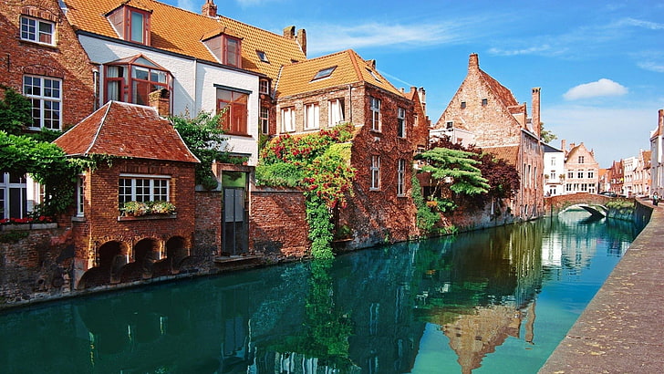domy z brązowej cegły nad kanałem, Brugia, miasto, rzeka, Belgia, budynek, Tapety HD