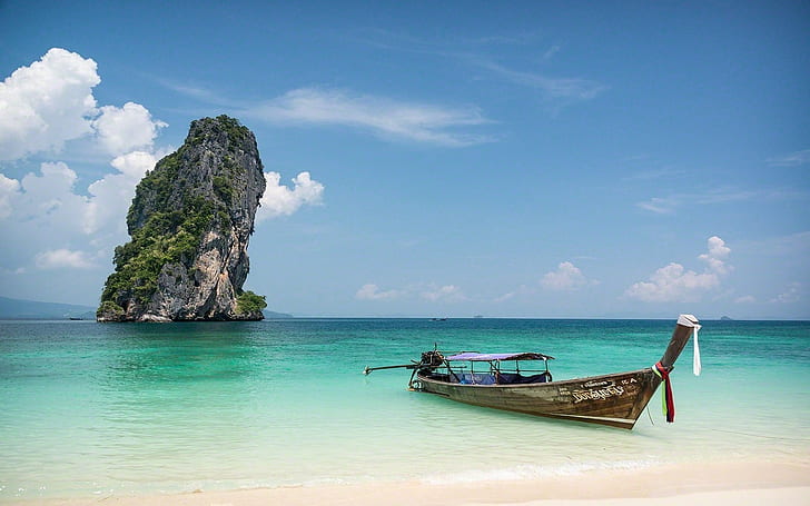 Naturlandschaftsfelseninselbootsmeersand Thailand tropische Wolken setzen Wasserruhe auf den Strand, HD-Hintergrundbild