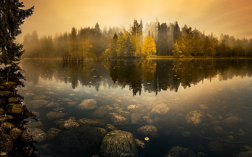 скалы на озере, скалы под водой и деревья на расстоянии в течение золотого часа, природа, пейзаж, озеро, туман, лес, осень, вода, отражение, деревья, камни, спокойствие, Финляндия, HD обои HD wallpaper